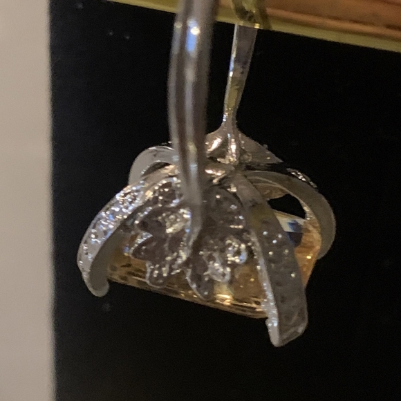 Ring Size-8 zirconia champagne stone flower design - Picture 5 of 5